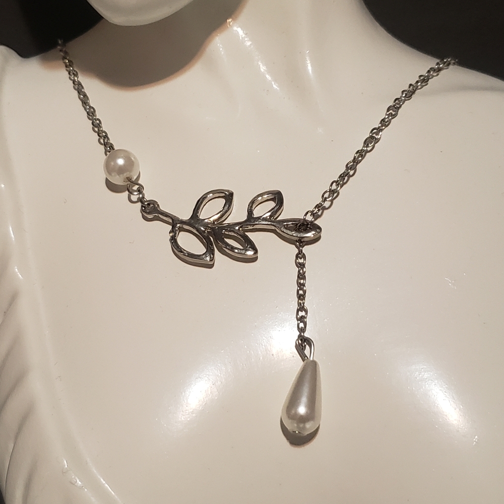 Leaf and Pearl 18" Necklace Silver Tone